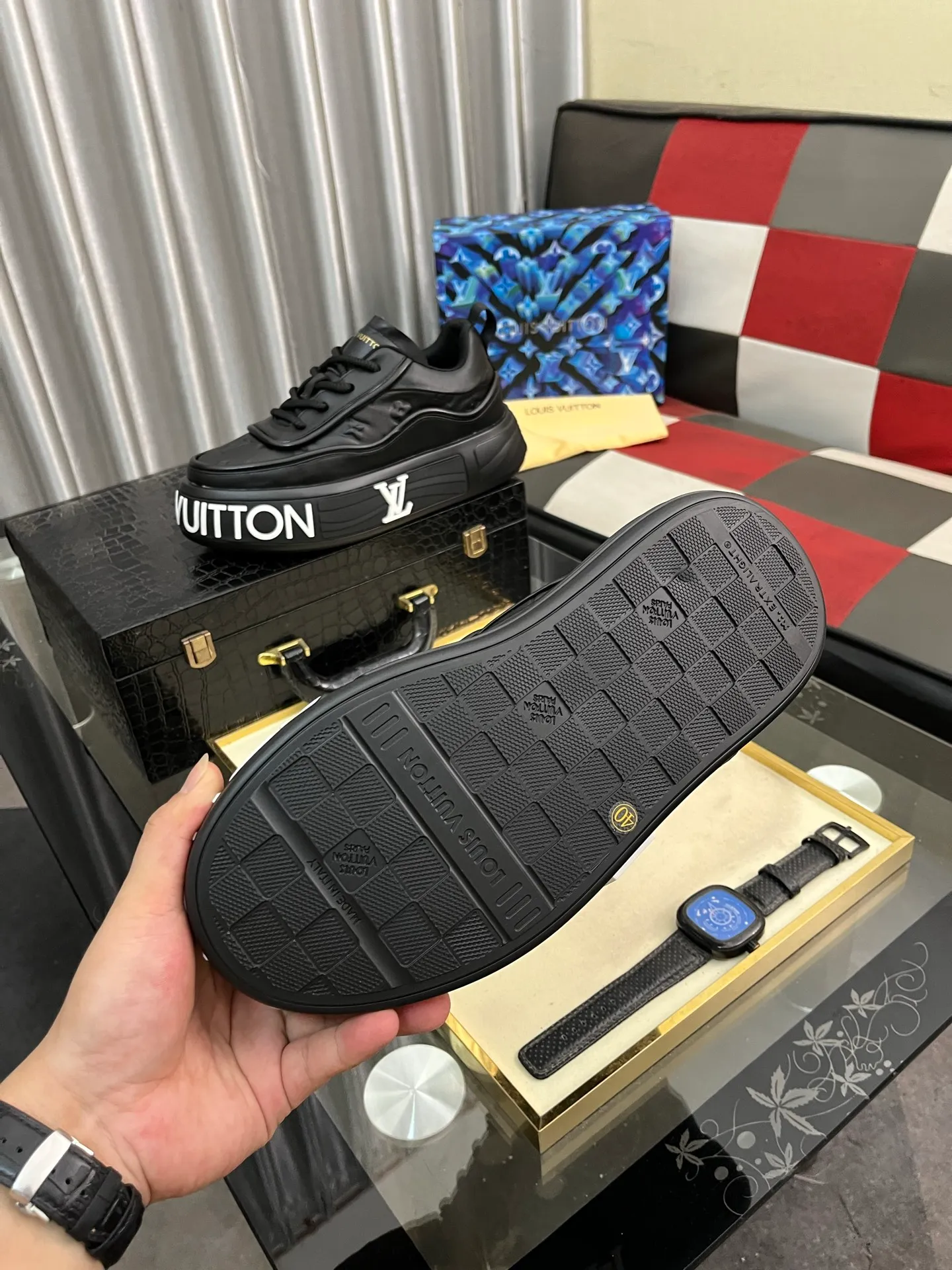 Men's shoes 💰560⌚️⌚️【LOUlS VUlTTON】Louis Vuitton ~ unique and casual style. LV counter purchasing 🏃casual shoes😍😍 Men's 2025 counters are on sale simultaneously, Italian imported brands select first-layer Italian cowhide. Cowhide leather lining (refuses to discolor and grind feet) Code number: 38-44 4⃣️colors available